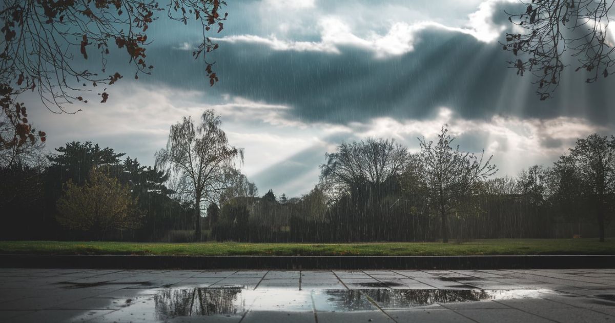 253+ Best Cloudy Weather Captions for Instagram